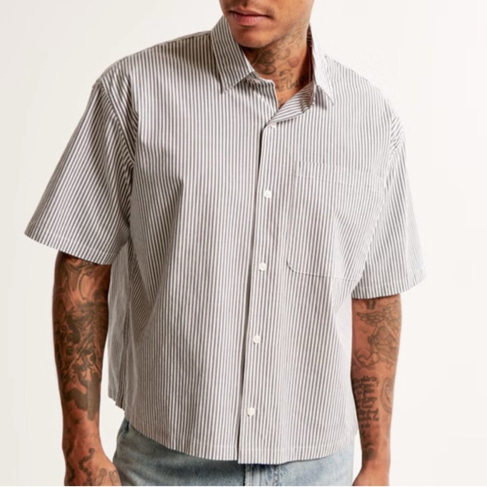 Abercrombie Men's Short-Sleeve Striped Cropped Button-Up Shirt - White/Black